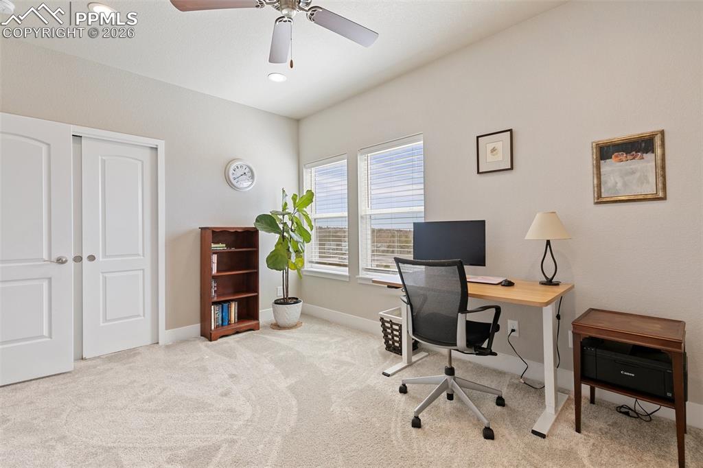 Image 25 of 30: Office