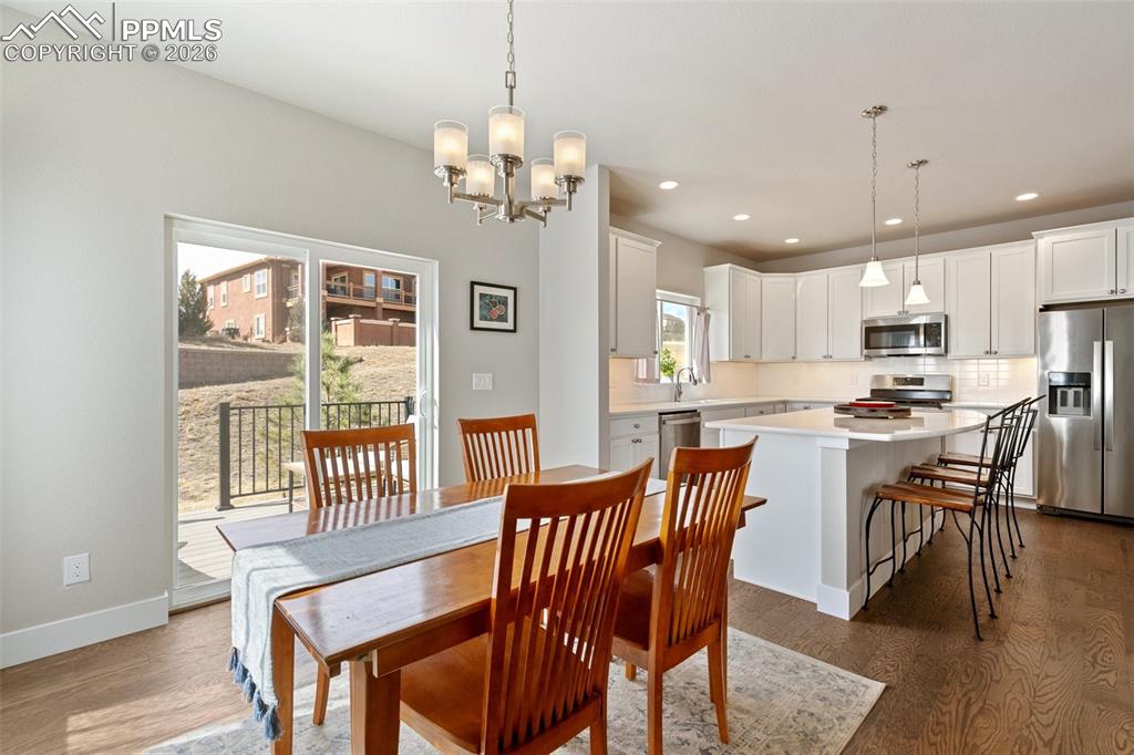 Image 8 of 30: Dining Area