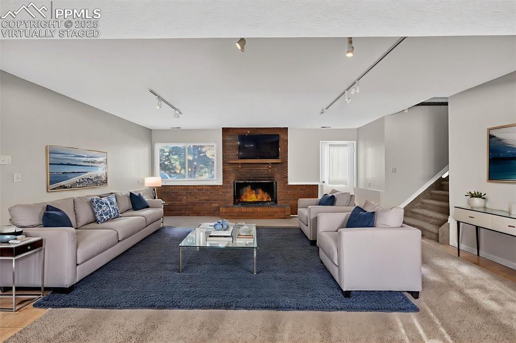 Image 22 of 38: Virtually Staged