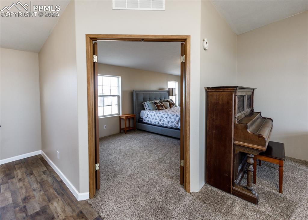 Image 23 of 50: Bedroom