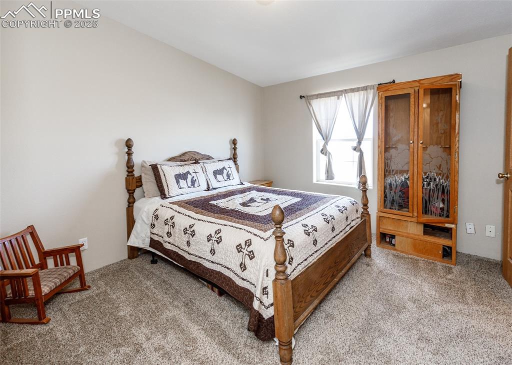 Image 30 of 50: Bedroom