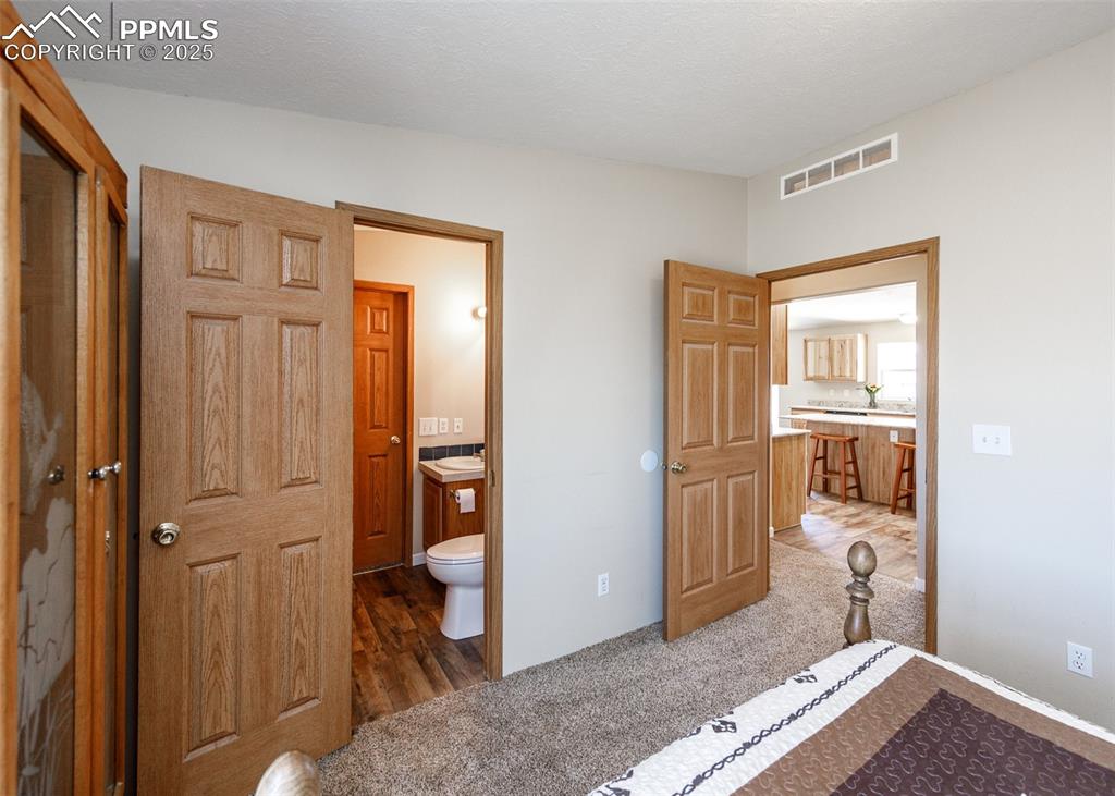 Image 31 of 50: Bedroom