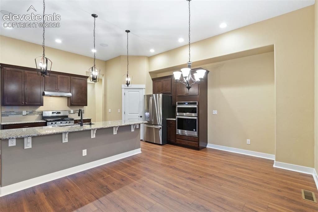 Image 8 of 50: Kitchen
