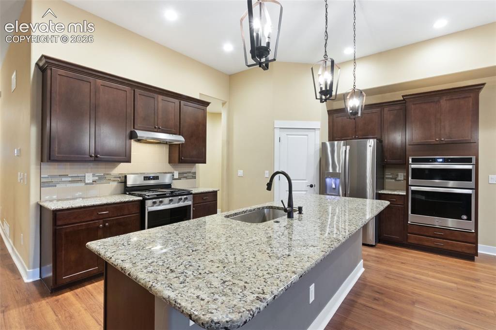 Image 9 of 50: Kitchen