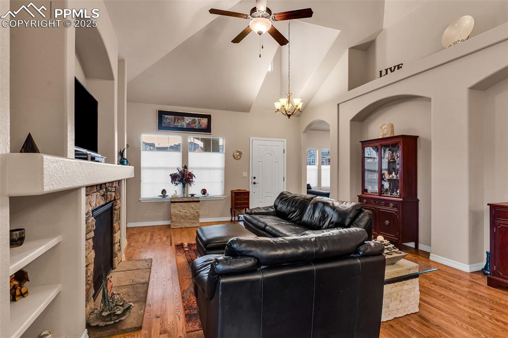 Image 11 of 32: Living Room