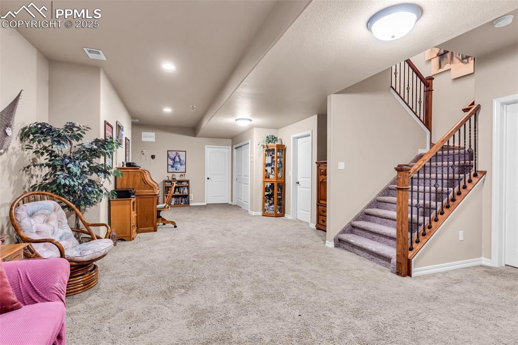 Image 23 of 32: Sitting Room