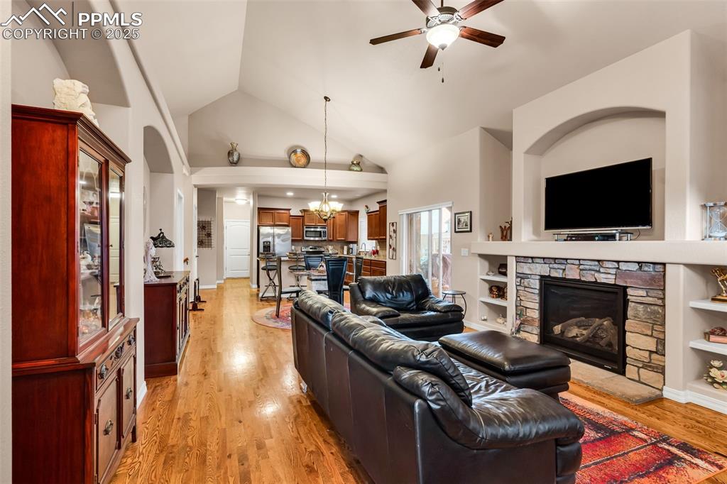 Image 3 of 32: Living Room