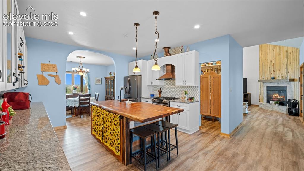 Image 19 of 50: Kitchen