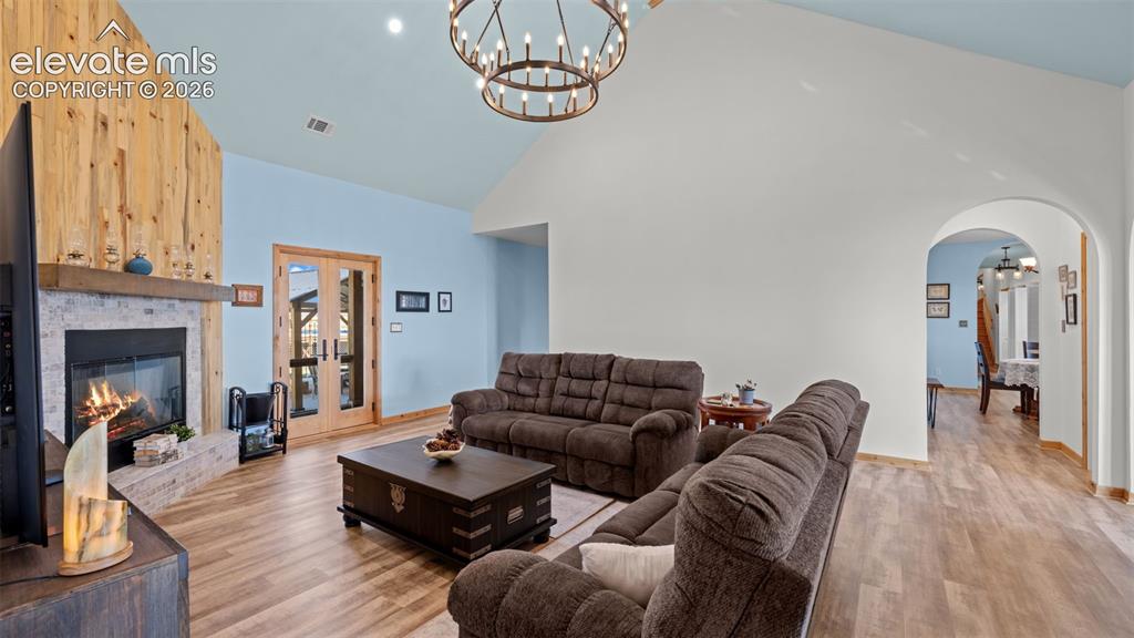 Image 9 of 50: Living Room