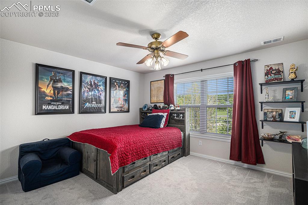 Image 23 of 50: Bedroom