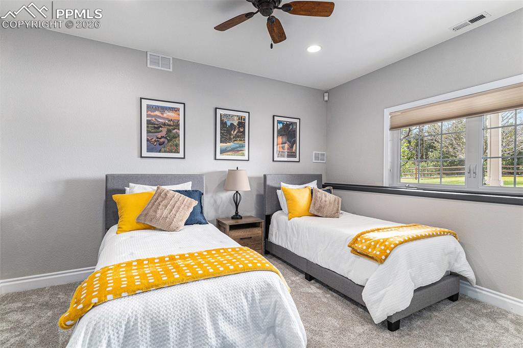 Image 30 of 50: Bedroom