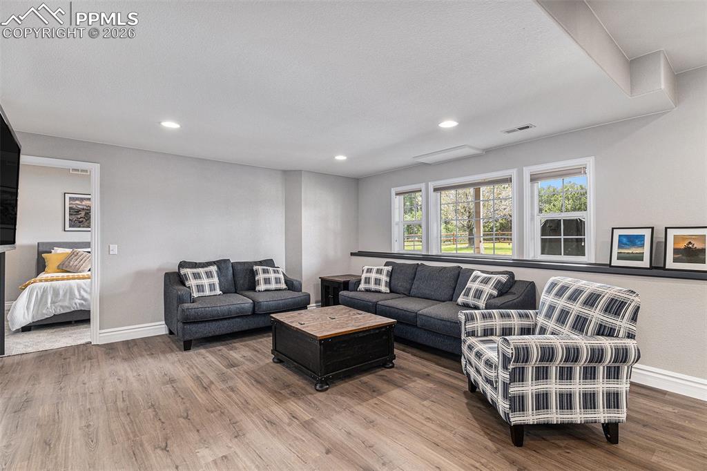 Image 32 of 50: Living Room