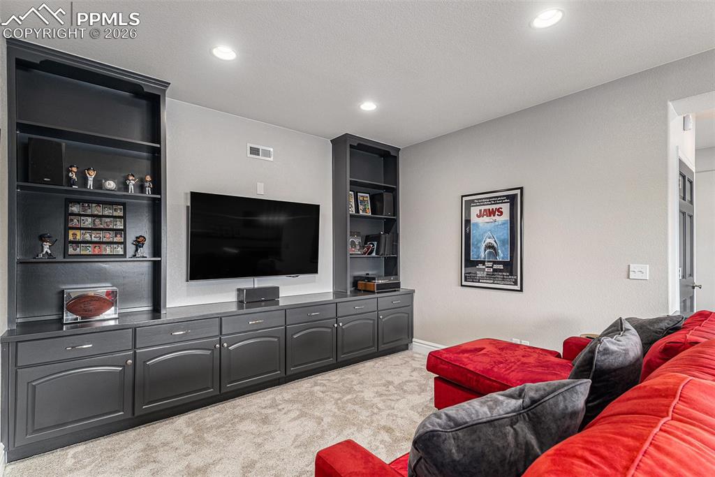 Image 35 of 50: Living Room