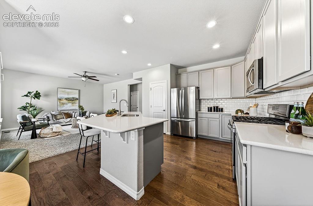 Image 16 of 50: Kitchen