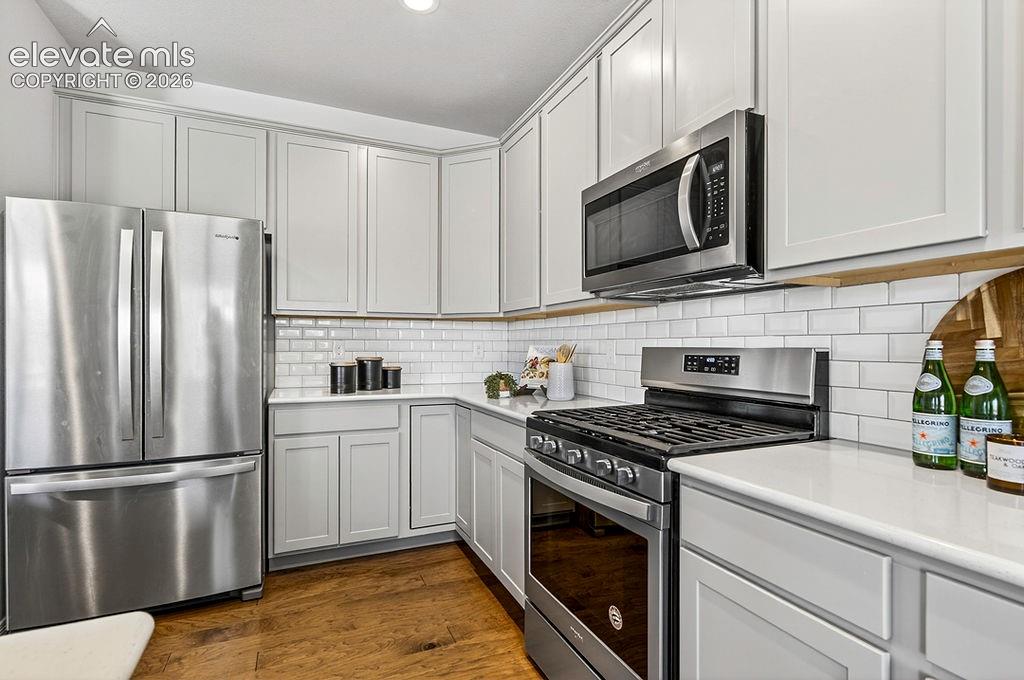 Image 17 of 50: Kitchen