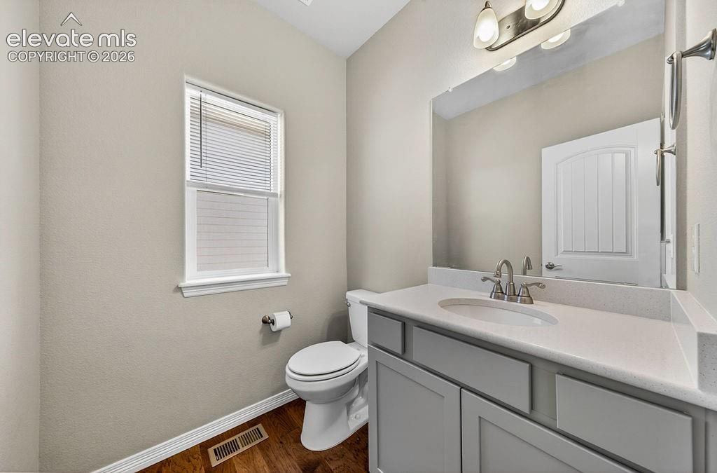Image 19 of 50: Bathroom