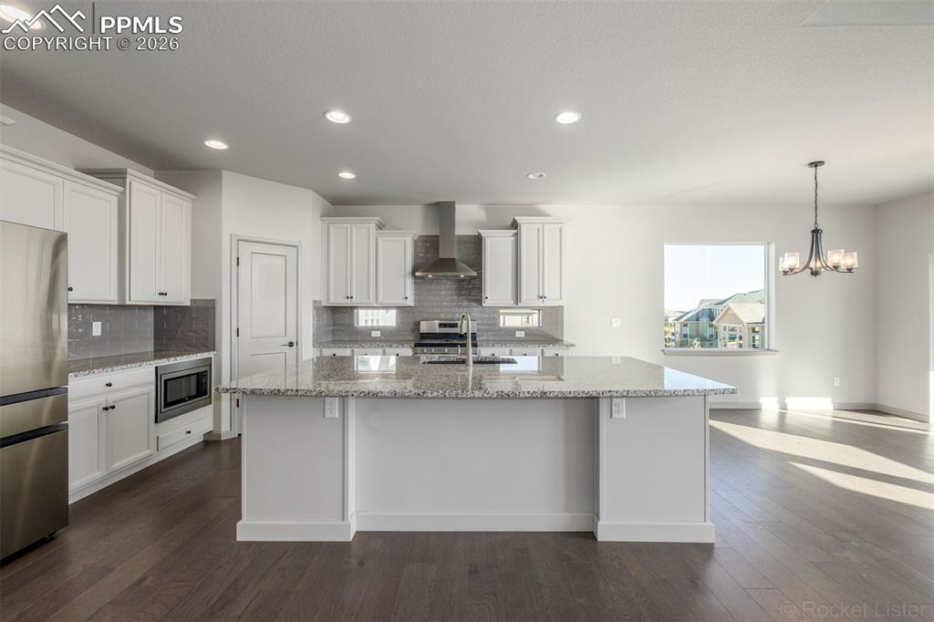 Image 11 of 46: Kitchen