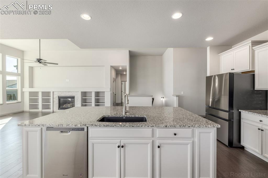 Image 13 of 46: Kitchen