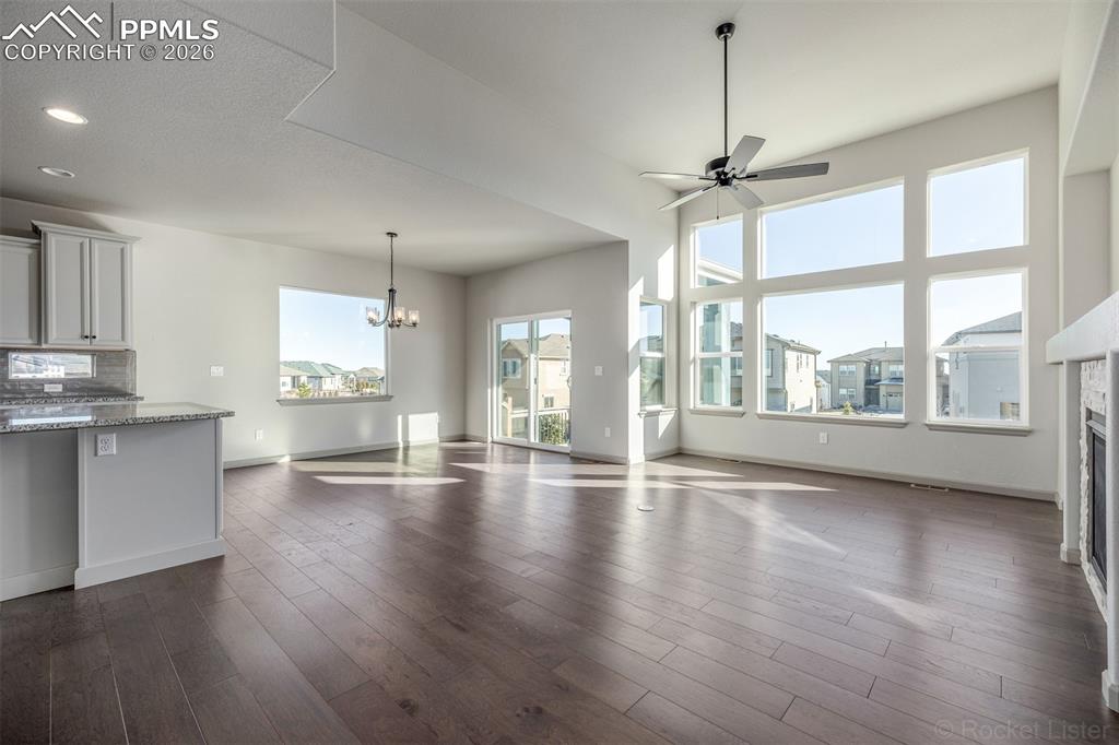 Image 17 of 46: Living Room