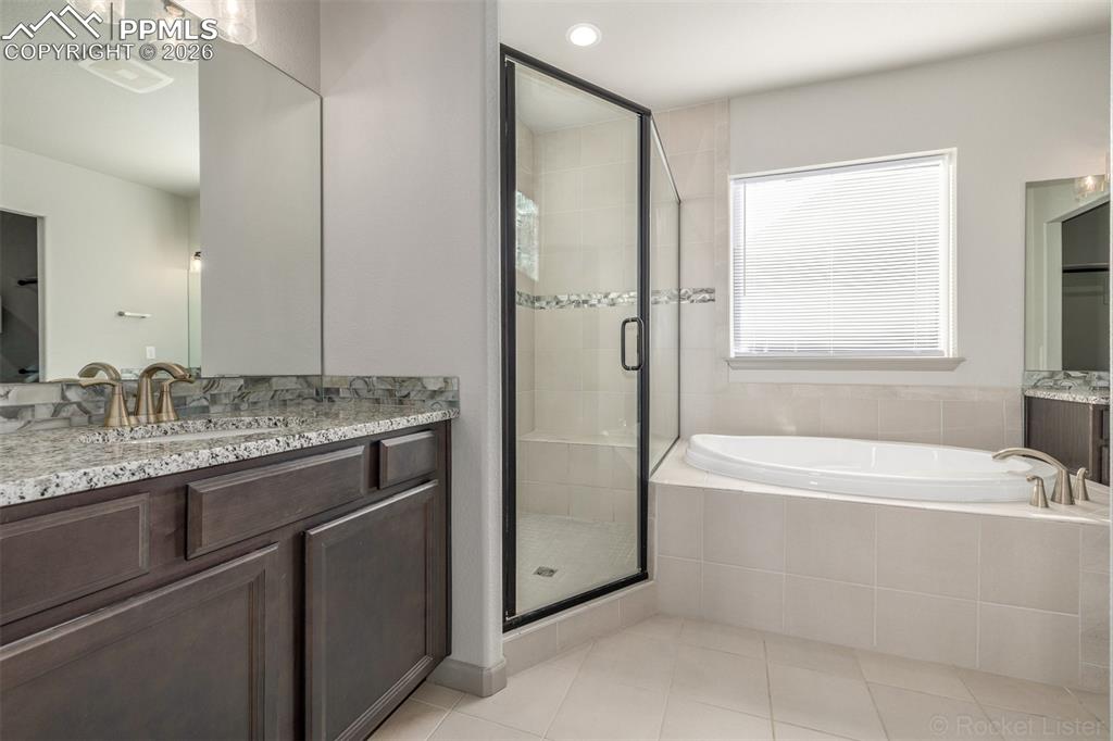 Image 21 of 46: Bathroom