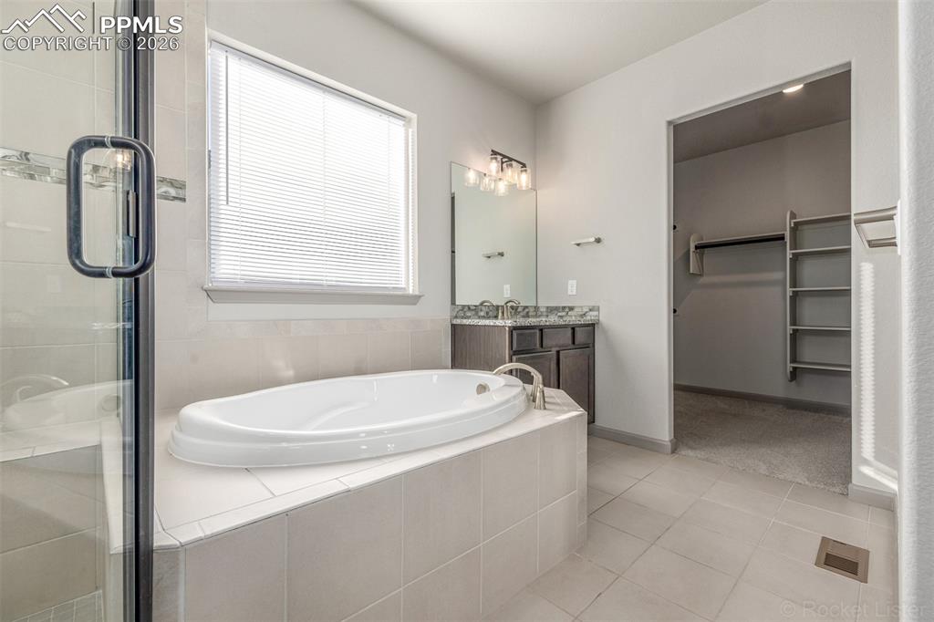 Image 22 of 46: Bathroom