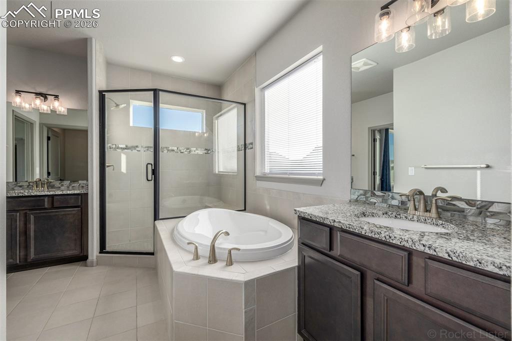 Image 23 of 46: Bathroom