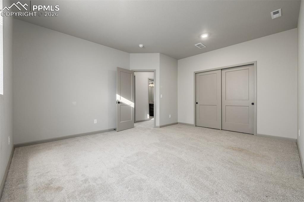 Image 31 of 46: Bedroom