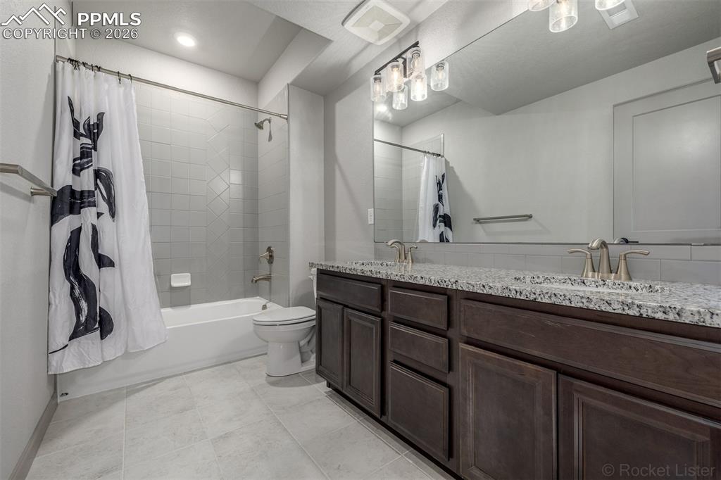 Image 36 of 46: Bathroom