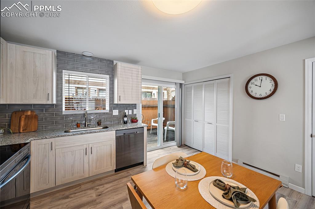 Image 11 of 29: Kitchen