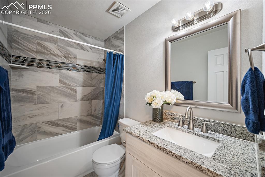 Image 14 of 29: Bathroom