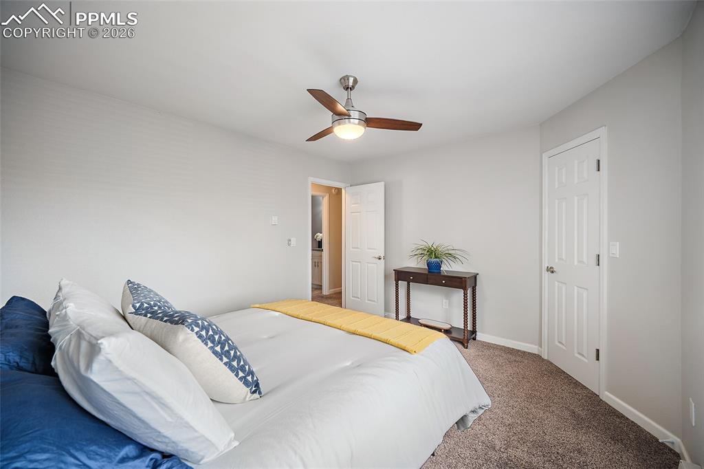 Image 18 of 29: Bedroom