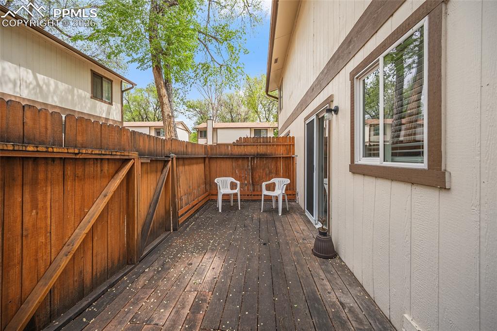 Image 21 of 29: Deck