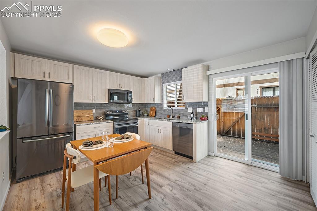 Image 8 of 29: Kitchen