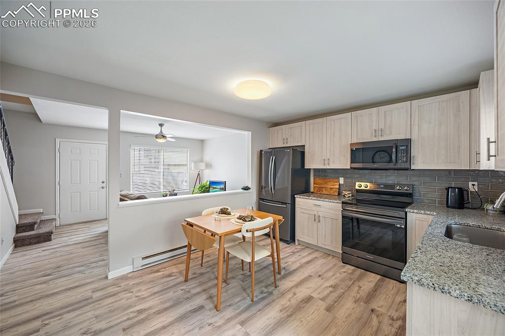 Image 9 of 29: Kitchen