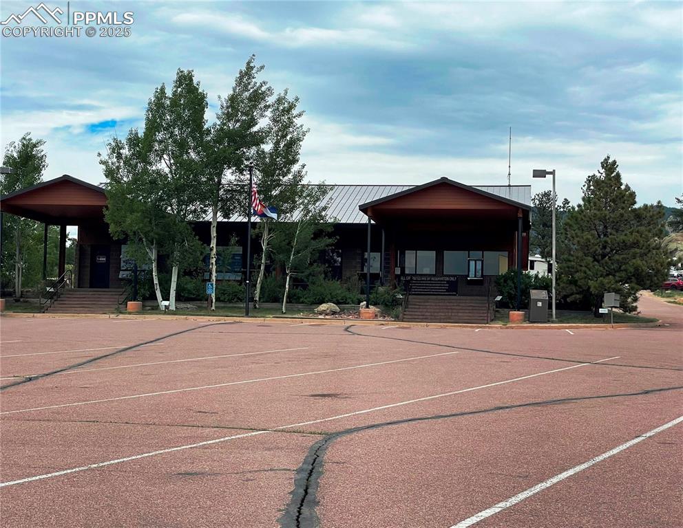 Image 16 of 19: Eleven Mile Visitor Center