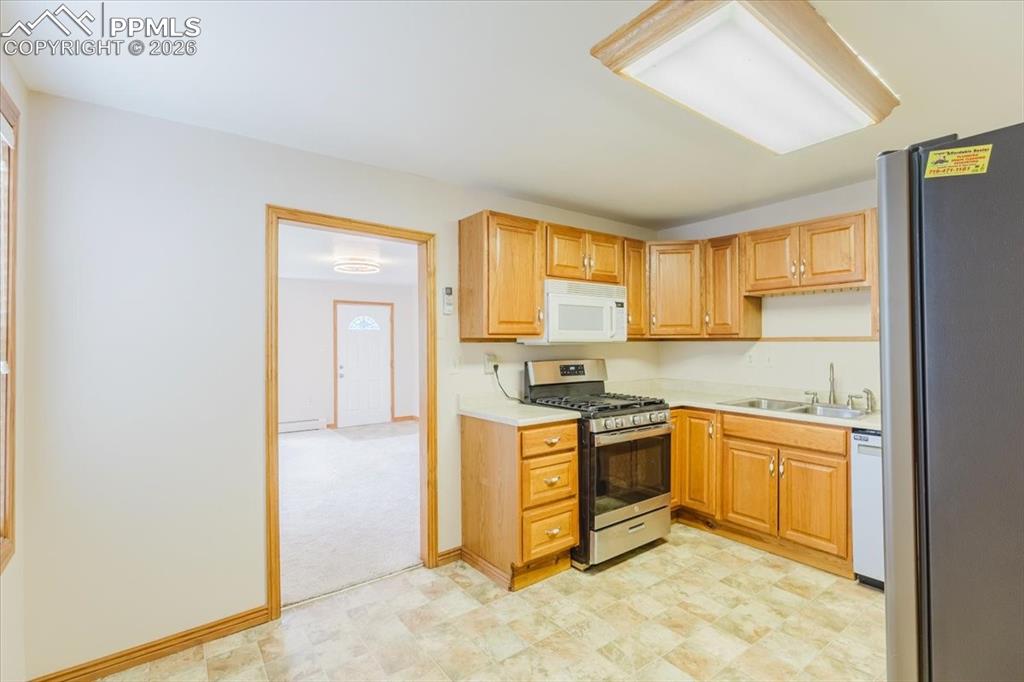 Image 11 of 34: Kitchen