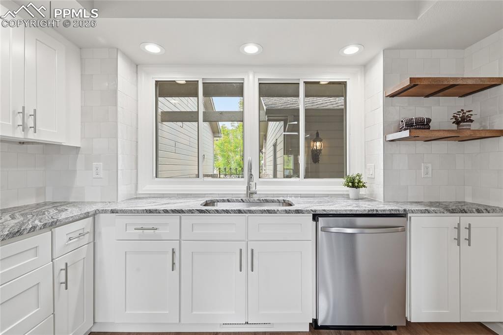 Image 12 of 49: Kitchen