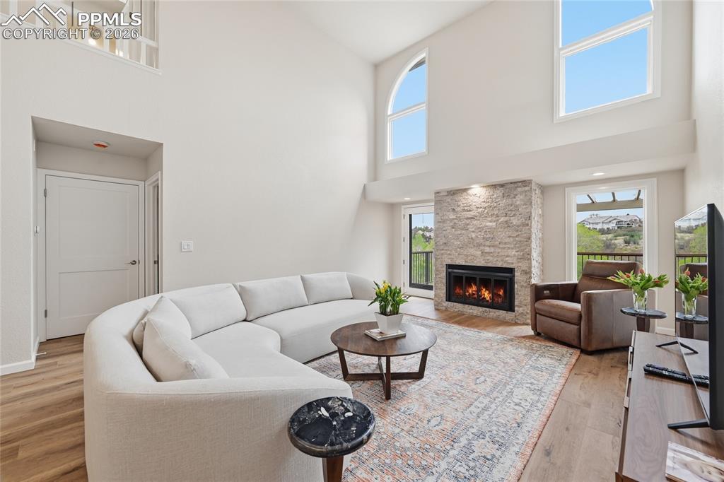 Image 17 of 49: Living Room