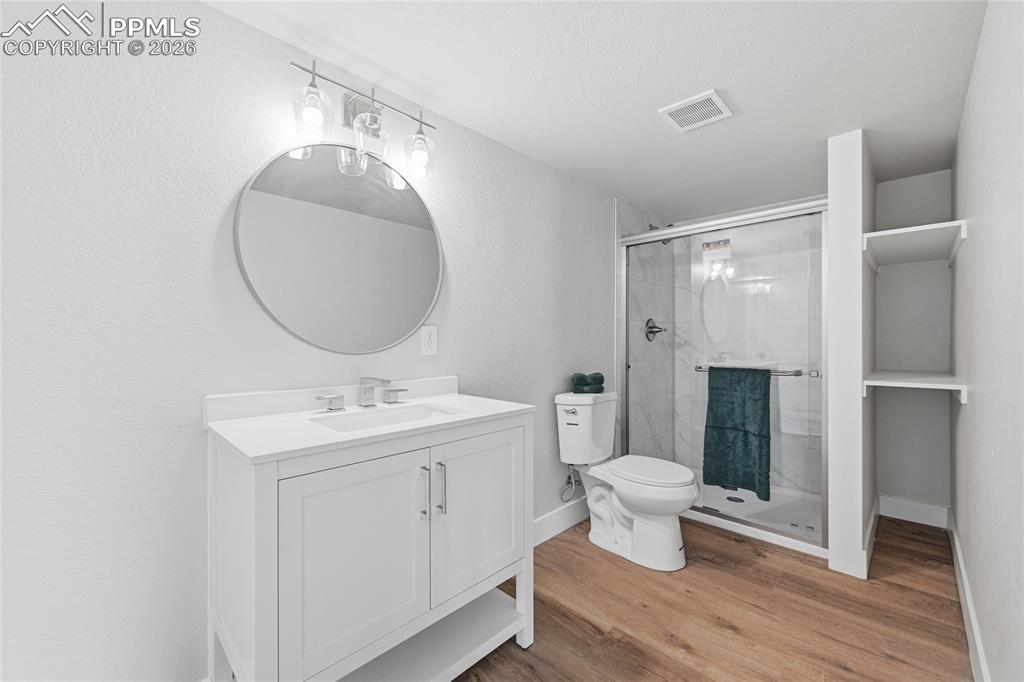 Image 41 of 49: Bathroom