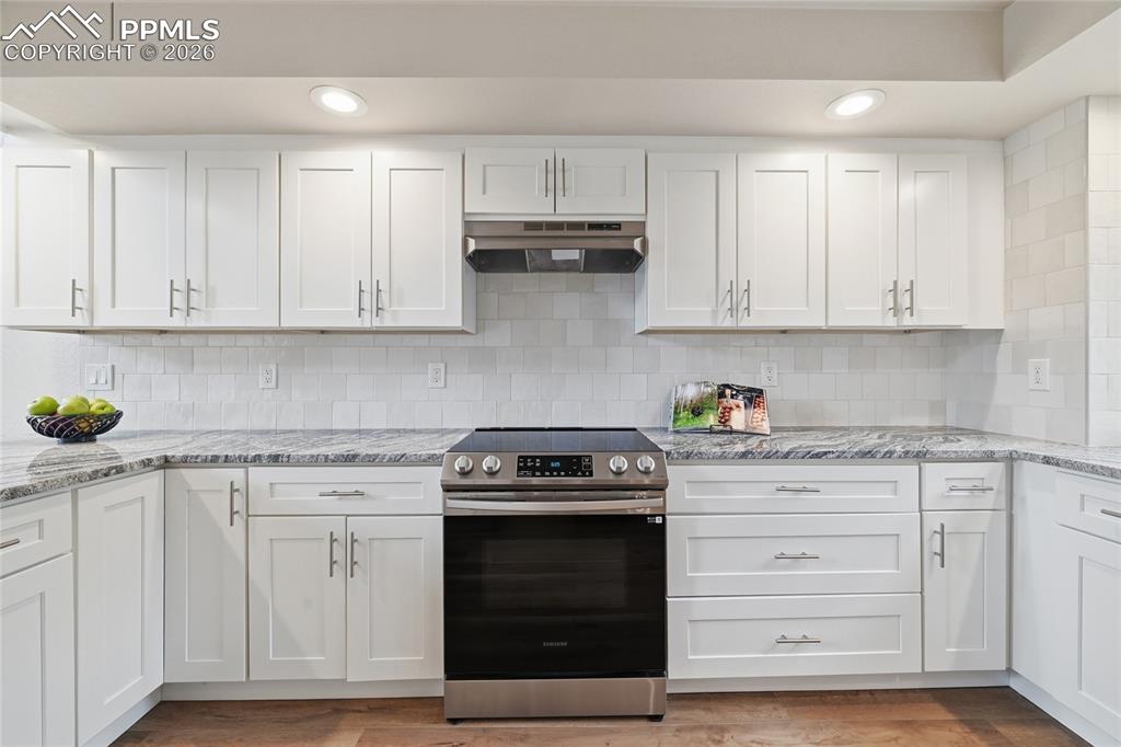Image 8 of 49: Kitchen