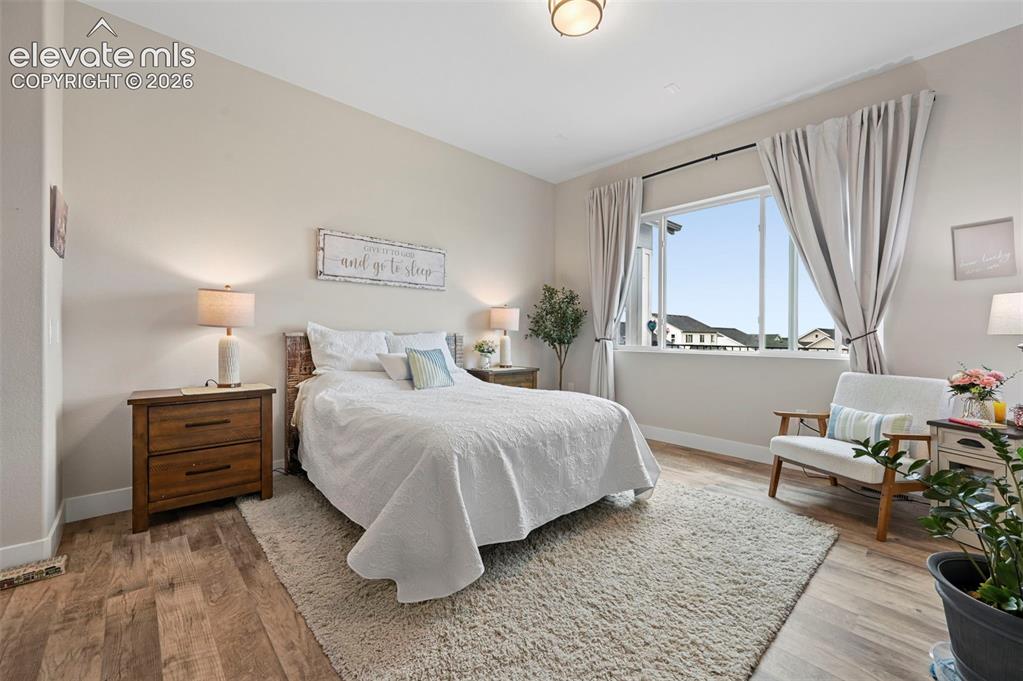 Image 16 of 48: Bedroom