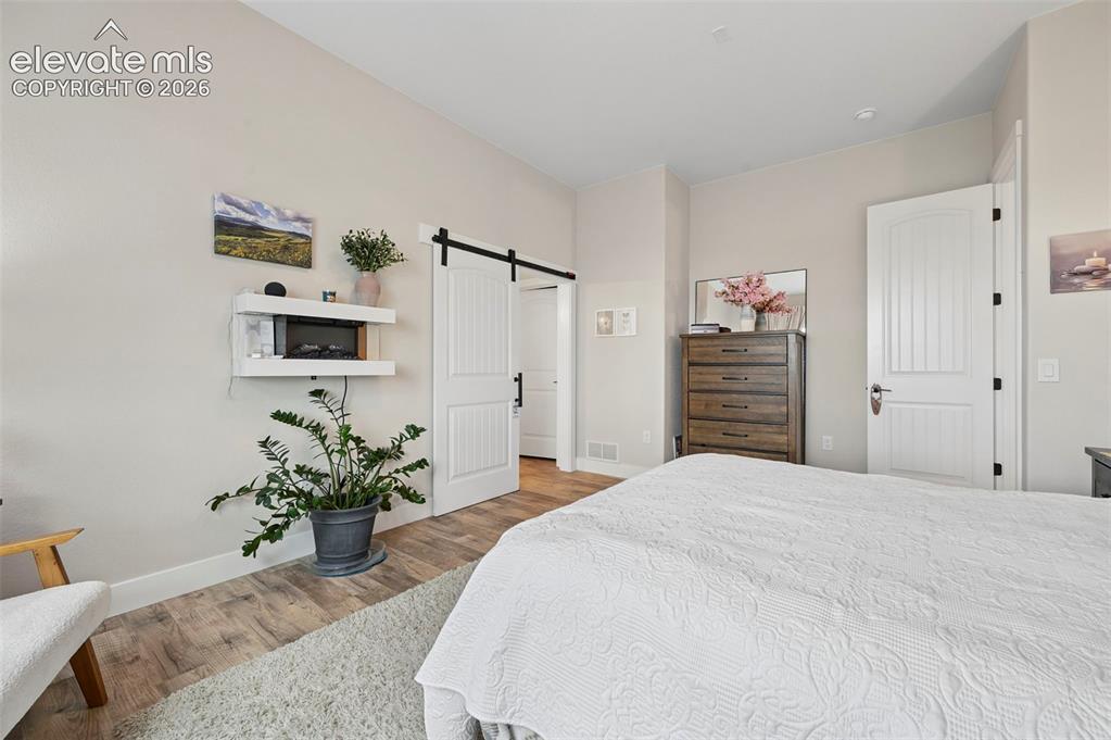 Image 17 of 48: Bedroom