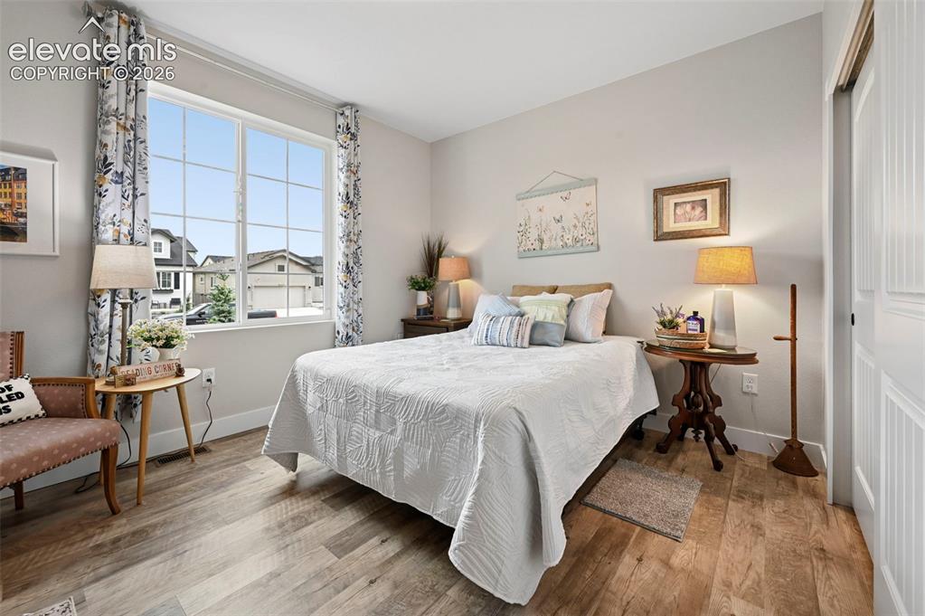 Image 19 of 48: Bedroom