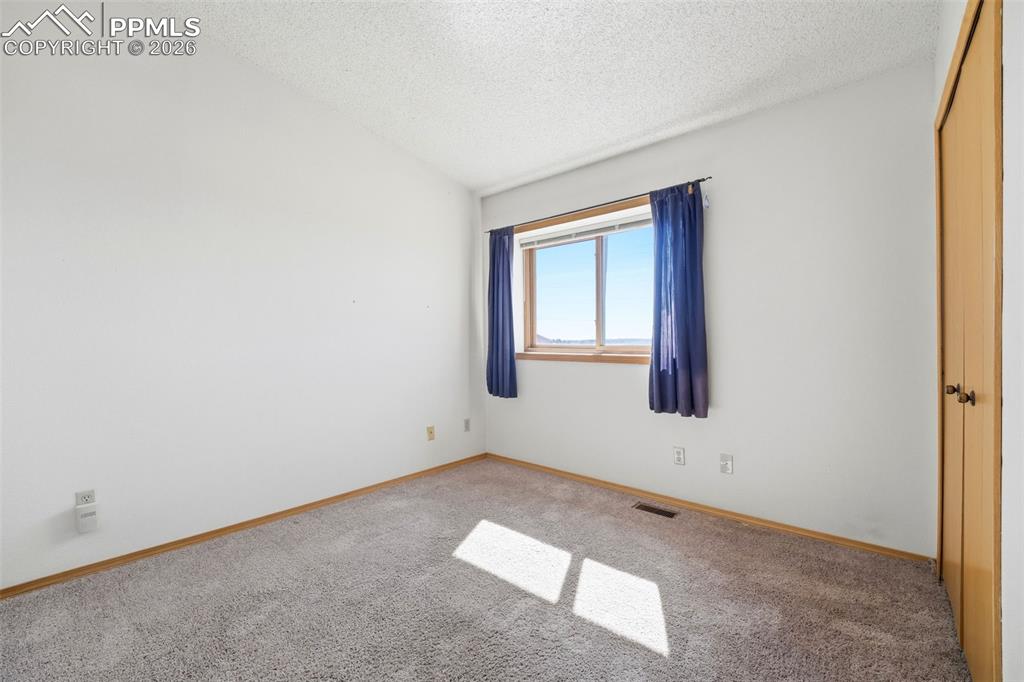 Image 19 of 46: Bedroom