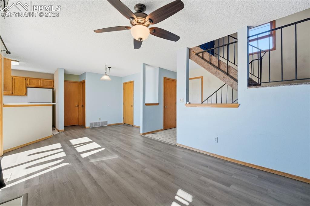 Image 29 of 46: Living Room