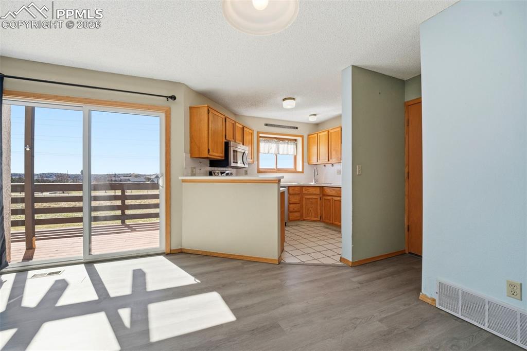 Image 31 of 46: Kitchen