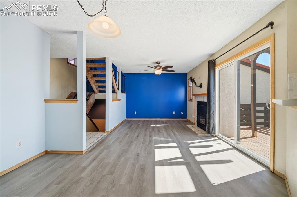 Image 32 of 46: Living Room