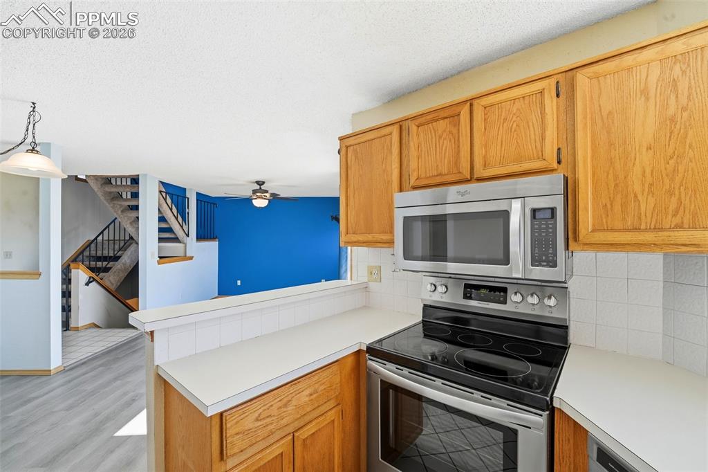 Image 34 of 46: Kitchen