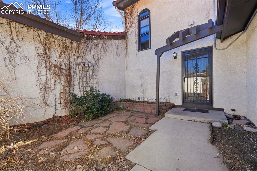 Image 6 of 46: Entry