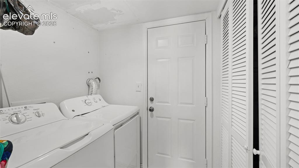 Image 14 of 30: Laundry